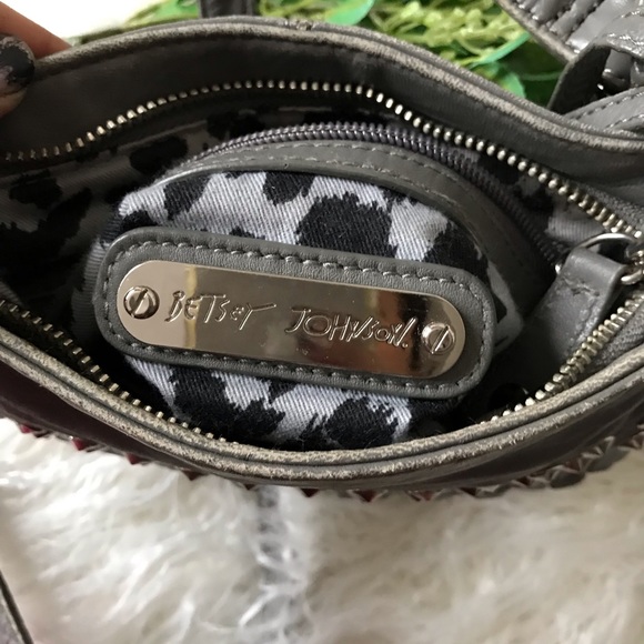 💕🙏🏾Betsy Johnson crossbody bag💕🙏🏾 - Picture 4 of 8